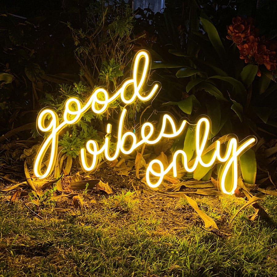 Yellow neon sign reading good vibes only