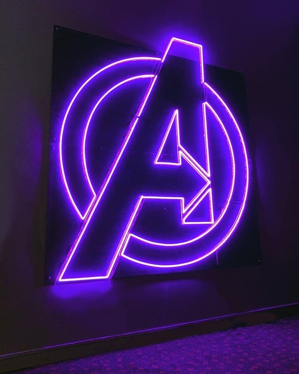 How to Use Neon Signs for Movie Theaters